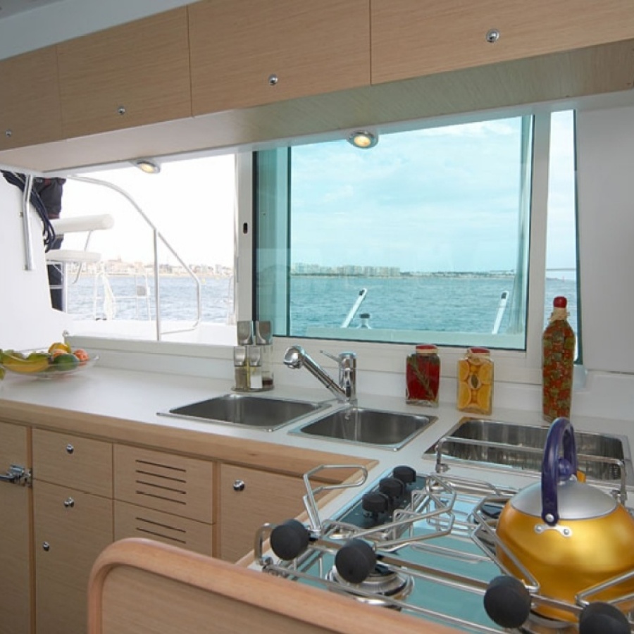 Catamaran - Thumb 8